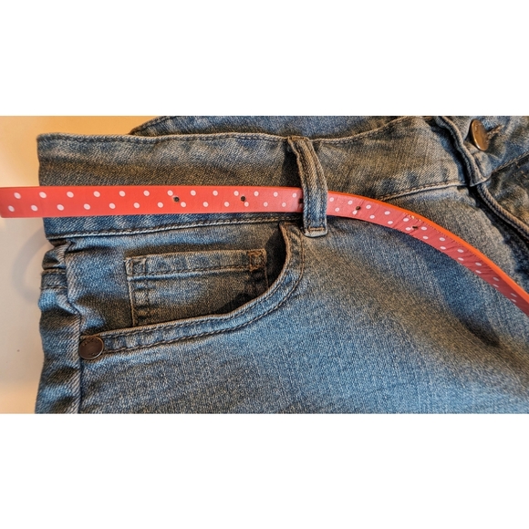 Lee Riders. Denim Shorts with polka dot belt - Picture 4 of 6